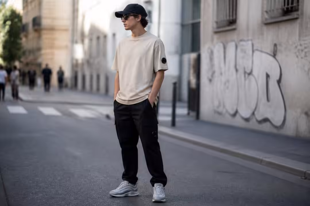 découvrez le t-shirt cp company, alliant confort et style streetwear authentique pour un look urbain tendance.